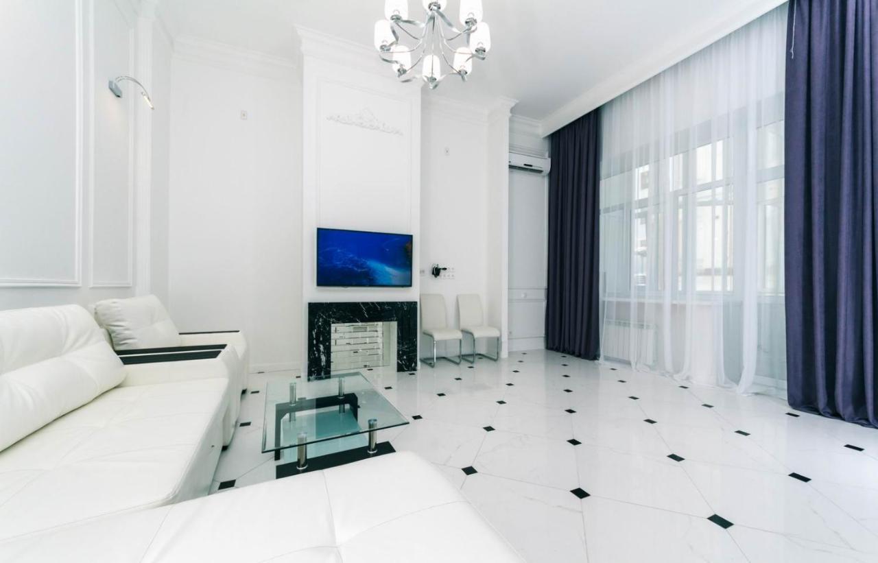 Luxury Beatiful Apartment On Pyshkinska Street Kyiv Exterior photo