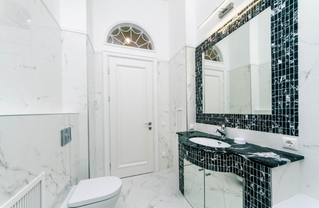 Luxury Beatiful Apartment On Pyshkinska Street Kyiv Exterior photo