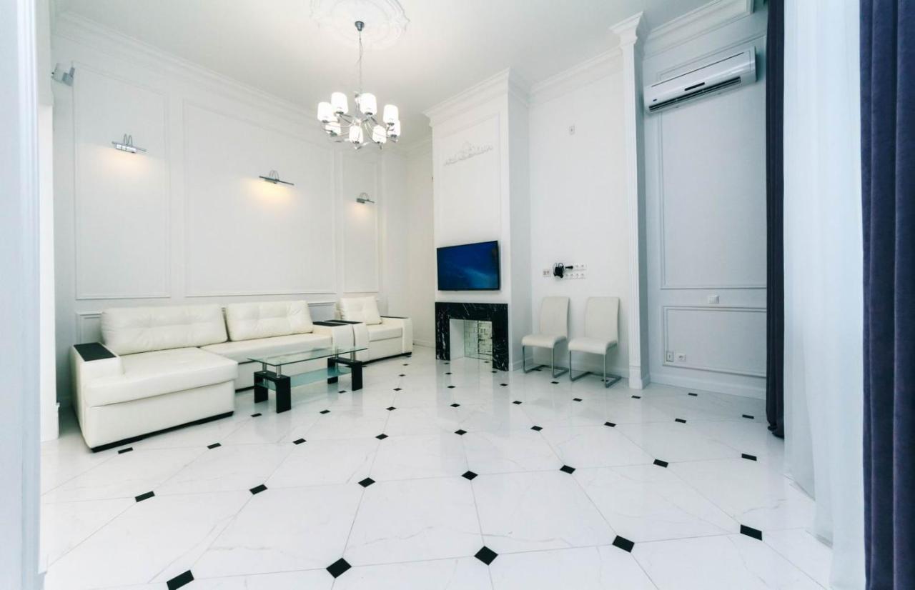Luxury Beatiful Apartment On Pyshkinska Street Kyiv Exterior photo