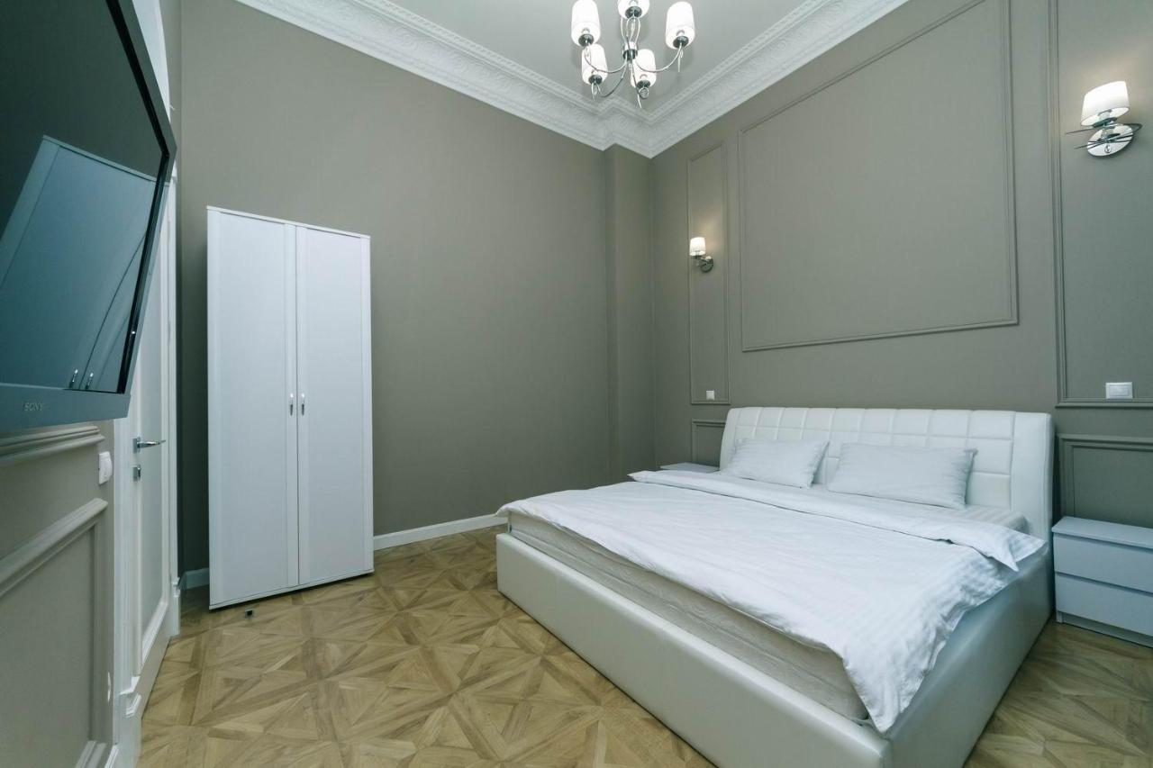 Luxury Beatiful Apartment On Pyshkinska Street Kyiv Exterior photo